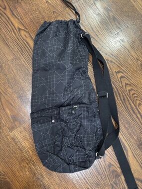 Like new Lululemon yoga matt bag